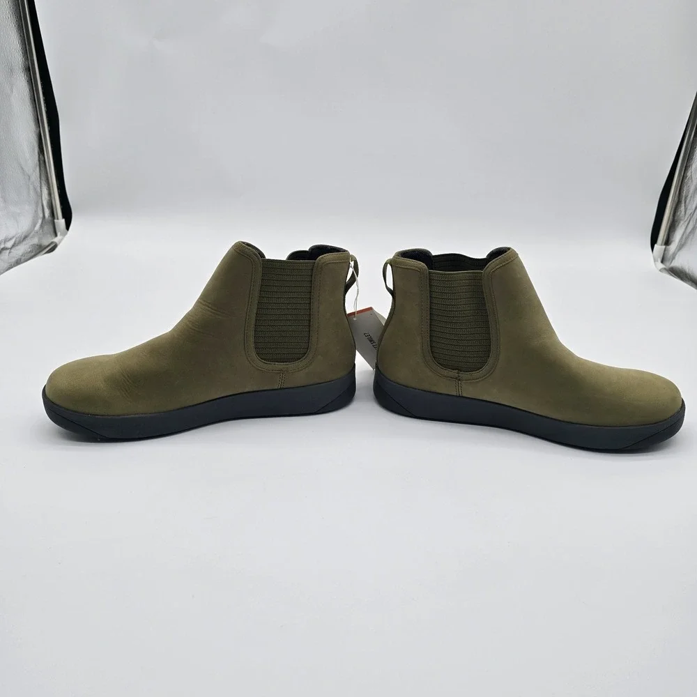 Bogs Kicker Womens Chelsea Boots Sz 9.5 Olive Leather Round Toe Ankle Pull On